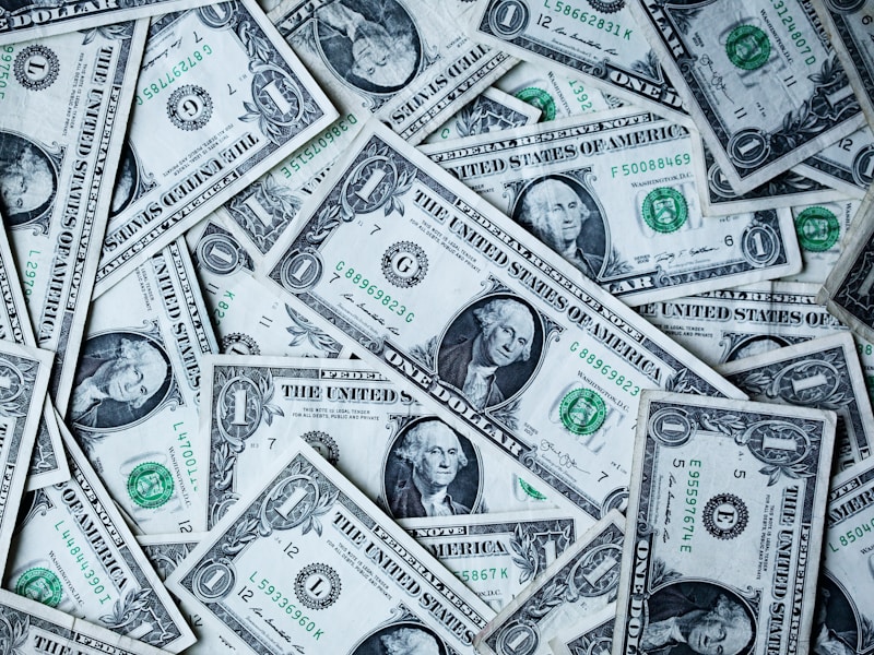 שטרות כסף ומסמכים עסקיים - ייצוג תיקון 235 ומיסוי משיכות בעלים